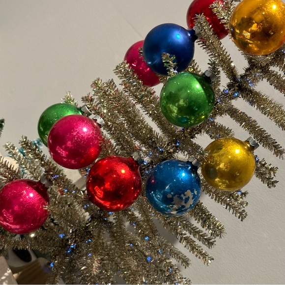 Box of 12 Vintage Christmas Glass Ornaments - Picture 3 of 16